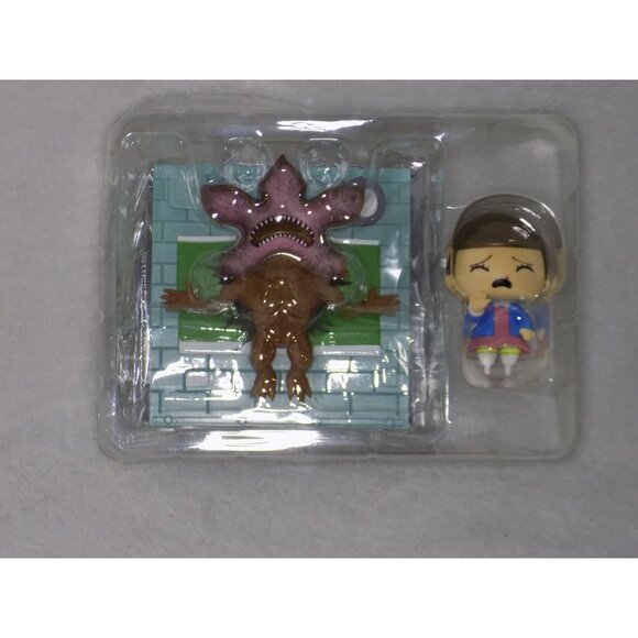 Stranger Things Eleven vs Demogorgon Figure - Loot Crate Exclusive! - Picture 6 of 6